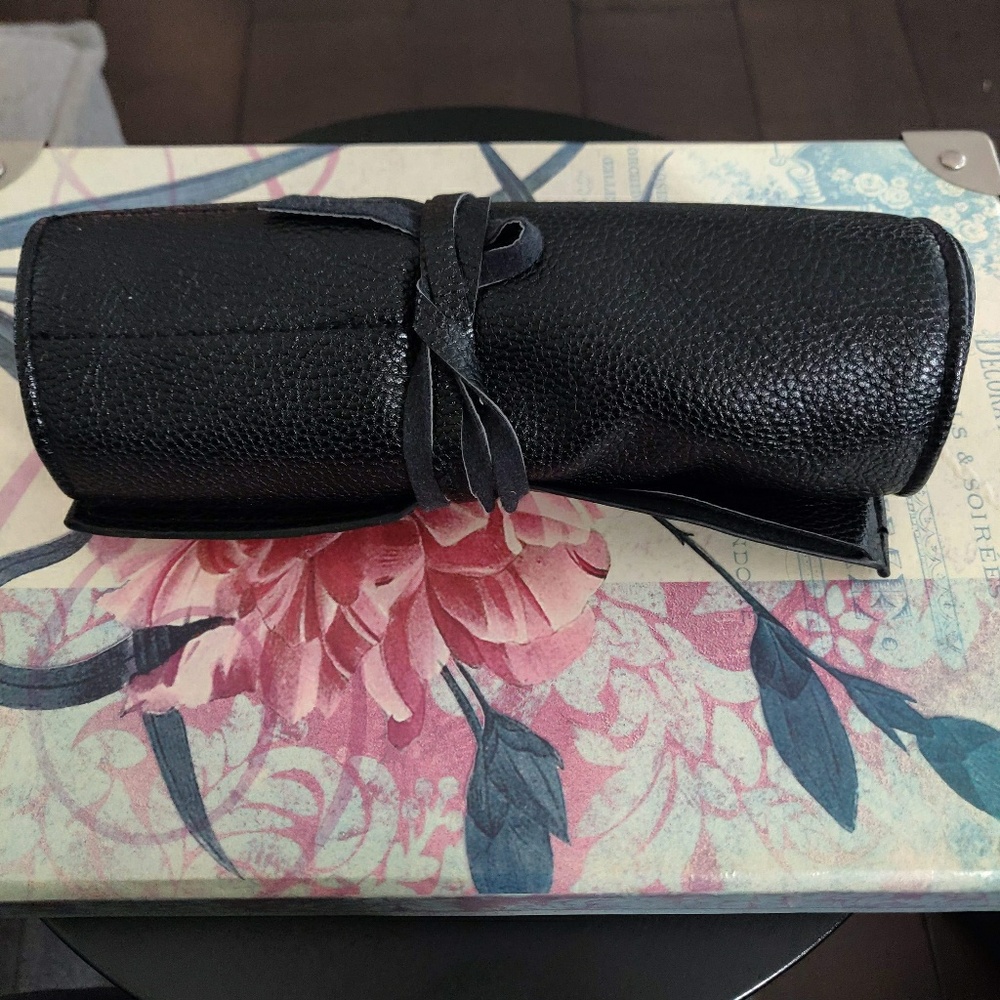 Makeup brushes black rolling case